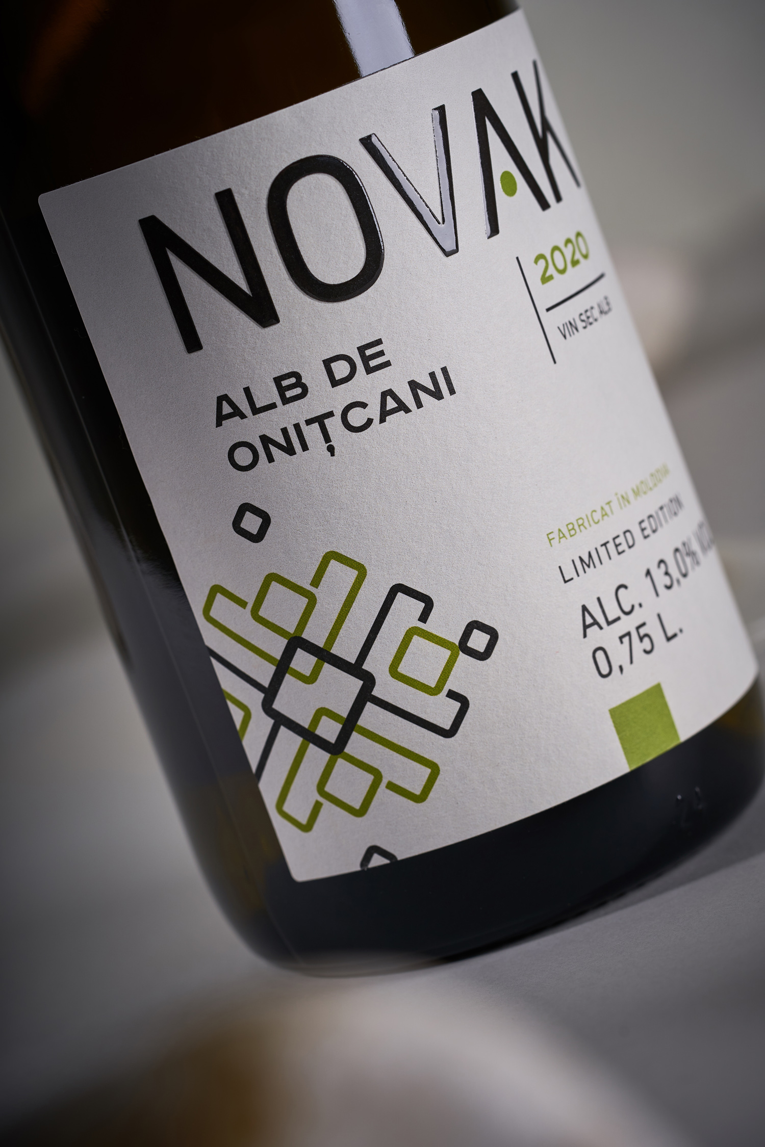 葡萄酒品牌視覺(jué)包裝設(shè)計(jì)(圖8) 葡萄酒品牌視覺(jué)包裝設(shè)計(jì)(圖8)