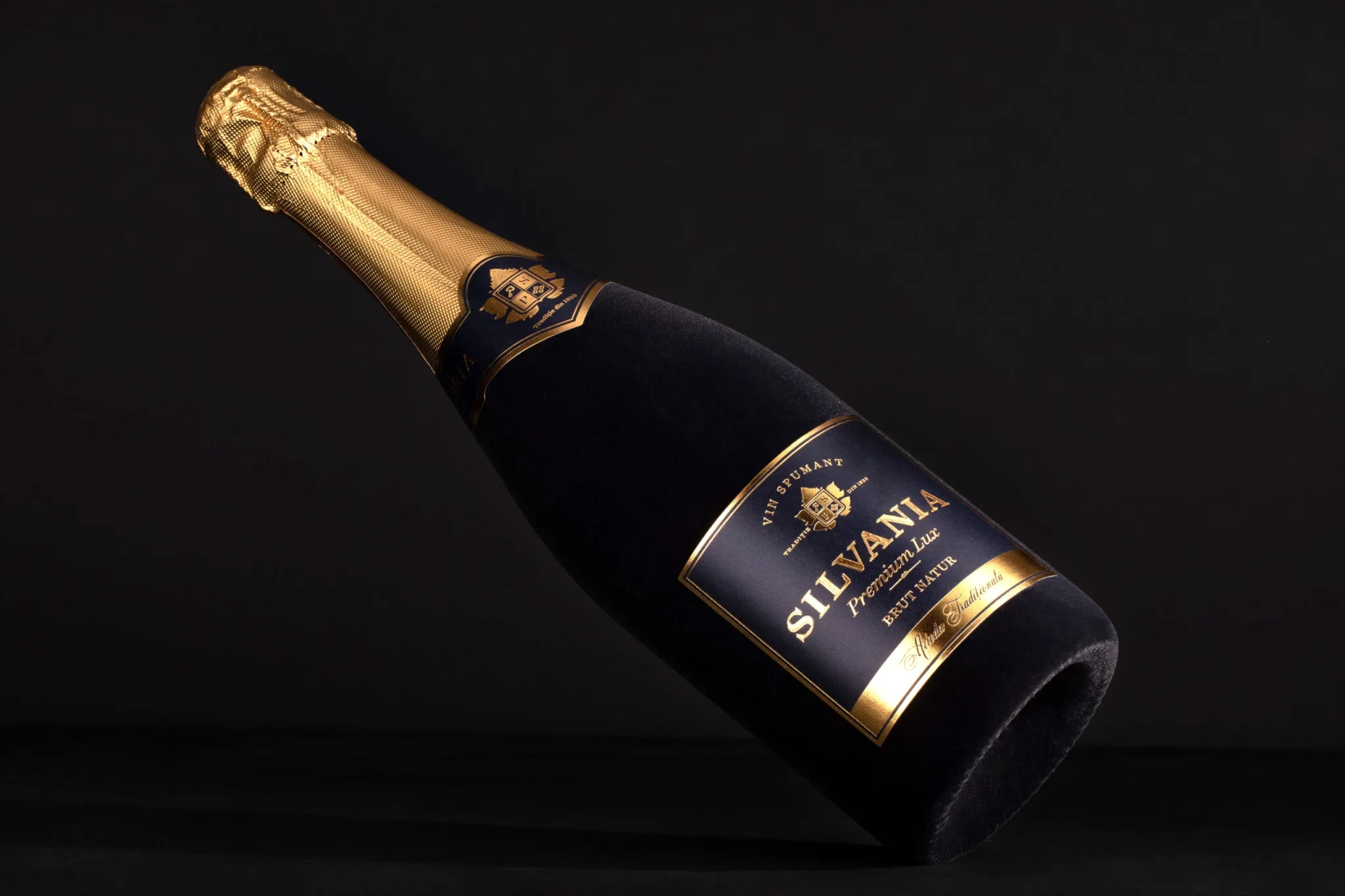 精致的起泡酒包裝設(shè)計(jì)欣賞(圖1)